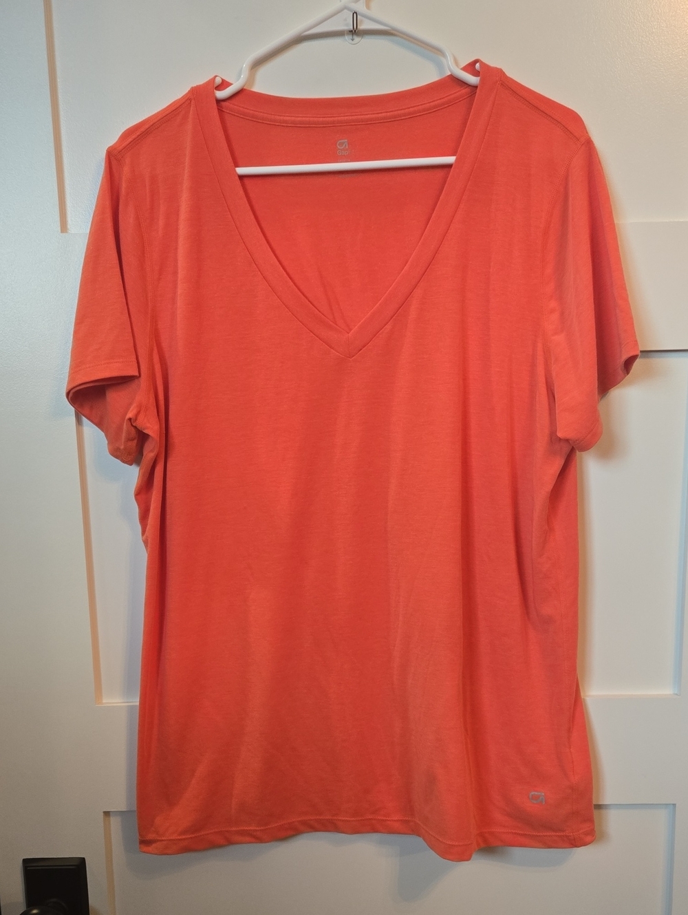 GAPfit Orange V-Neck Short Sleeve Tee XL.